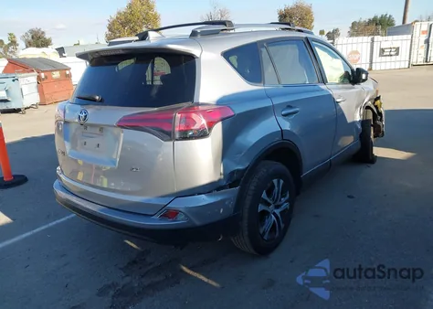 2018 Toyota Rav4 Le z USA, uszkodzony, nr VIN JTMZFREV2JJ210285